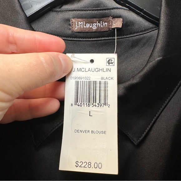 J. McLaughlin Women’s Black Denver Silky Long Sleeve Button Blouse Sz L NWT - Picture 5 of 7